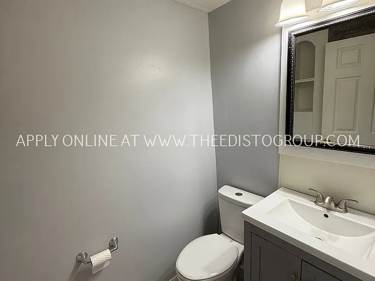 497 Boulevard St #B — Photo 2