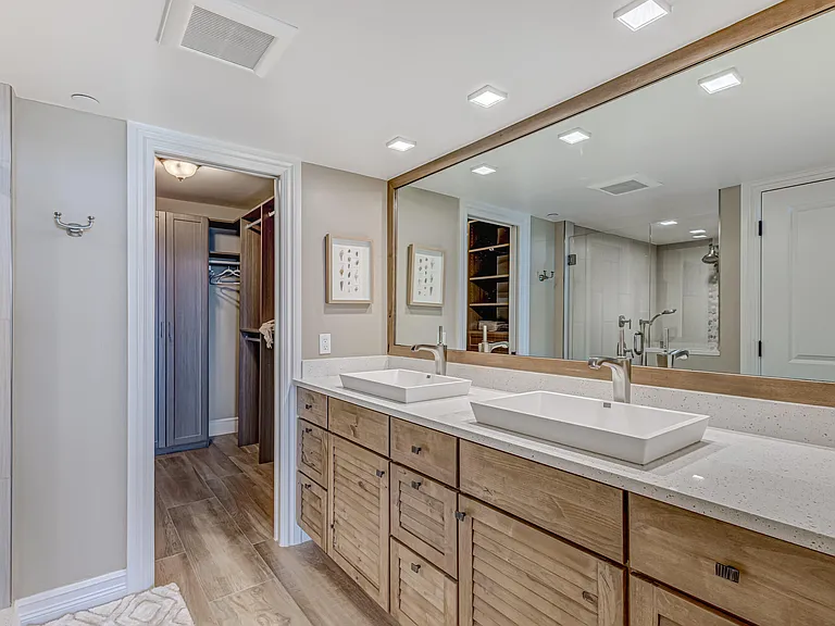 400 Beach Rd #702 — Photo 22
