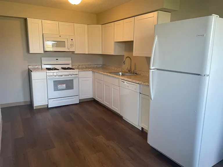 1518 Empire Rd — Photo 1