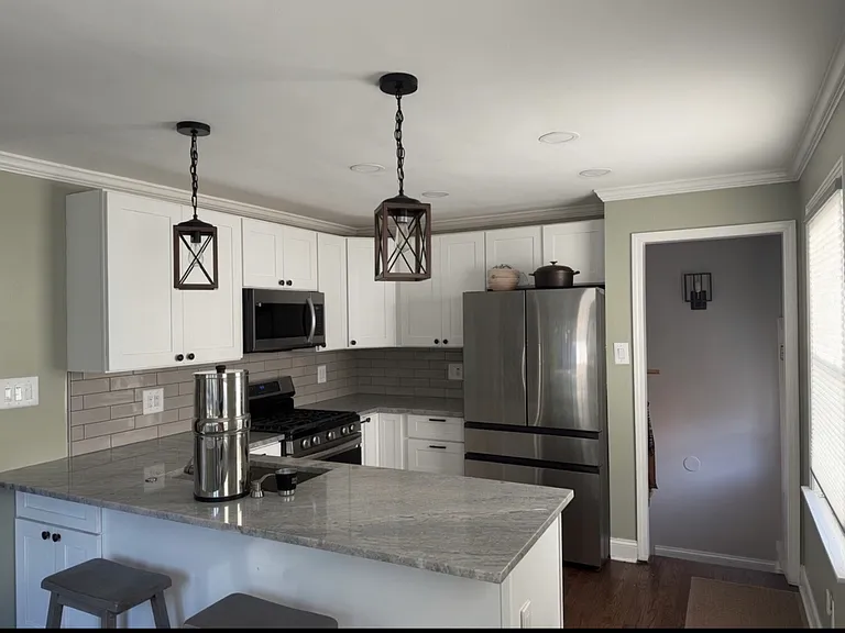 1901 Harwood Ave — Photo 3