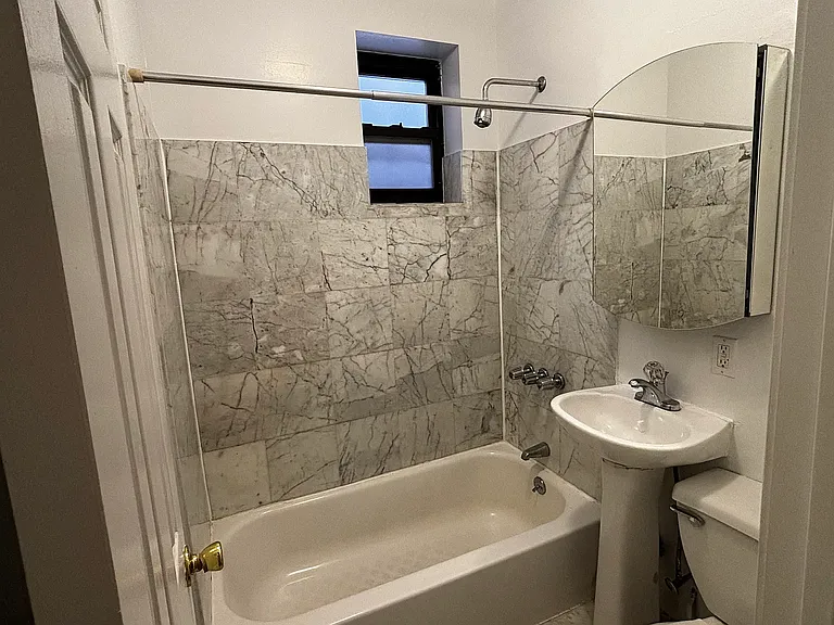 315 W 54th St #15 — Photo 15