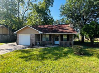 812 Lost Grove Ln, Hinesville, GA 31313