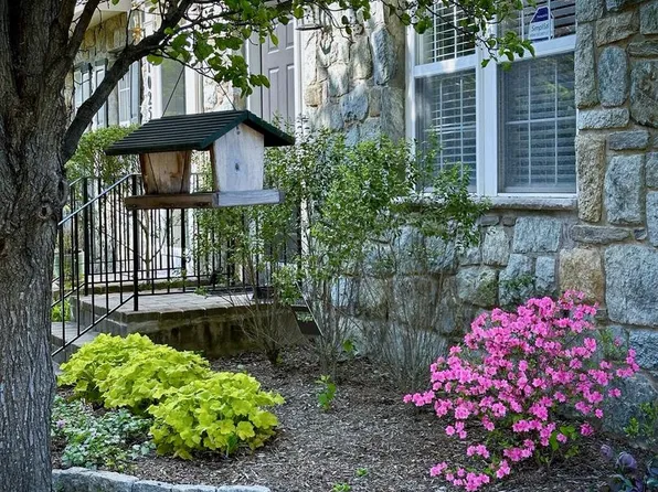 1023 Gaither Rd, Rockville, MD 20850