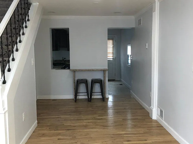 1011 Boyd St #HOLLINS MARKET — Photo 2