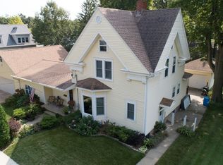 208 W Burton Ave, Eureka, IL