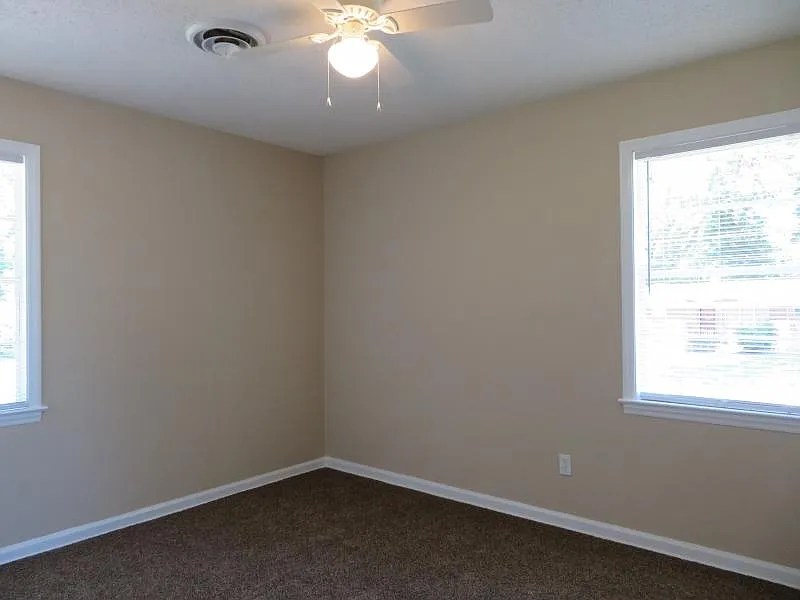 3 bed, 1.5 bath, 994 sqft, $1,140 — Photo 4