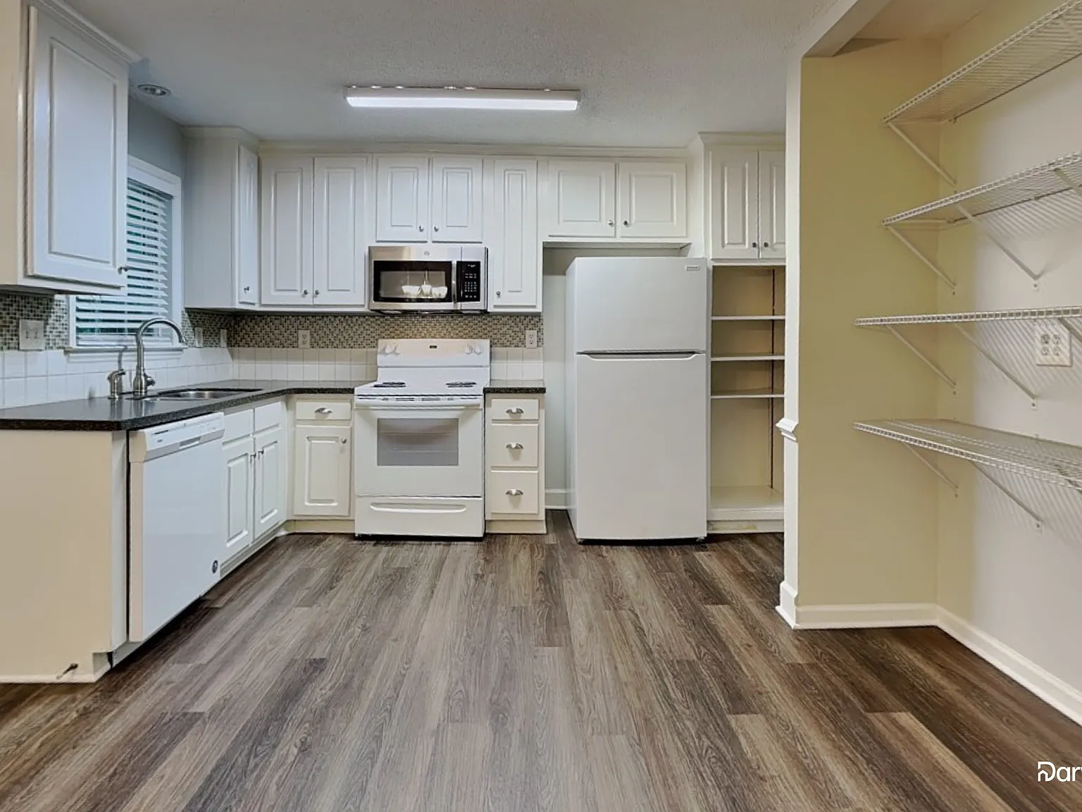 3 bed, 2.0 bath, 1254 sqft, $1,760 — Photo 2