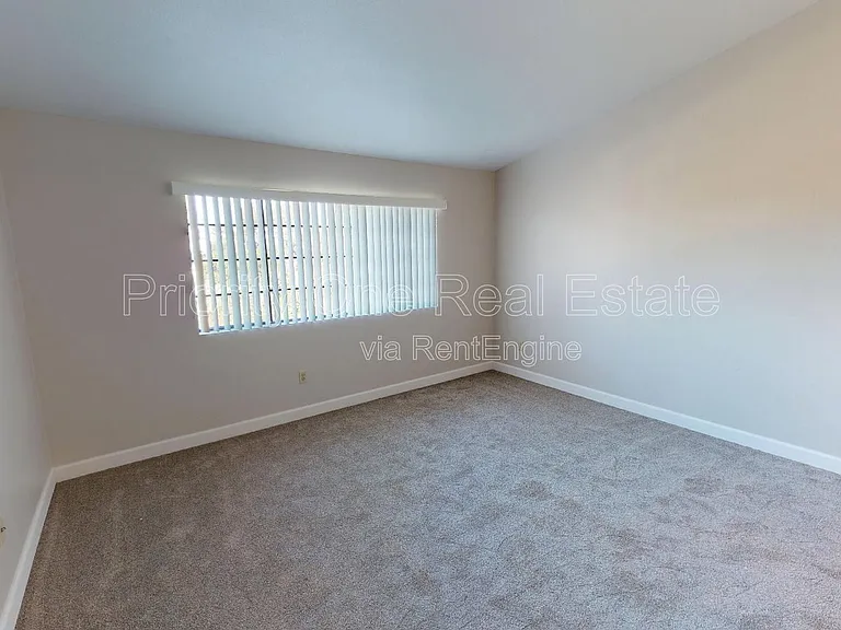 2876 Englewood Way — Photo 16