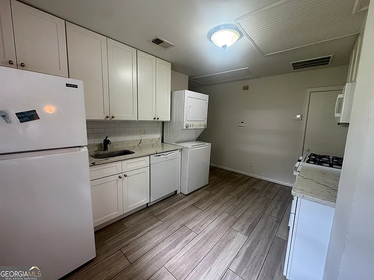 2178 Rugby Ave #A UPSTAIRS — Photo 3
