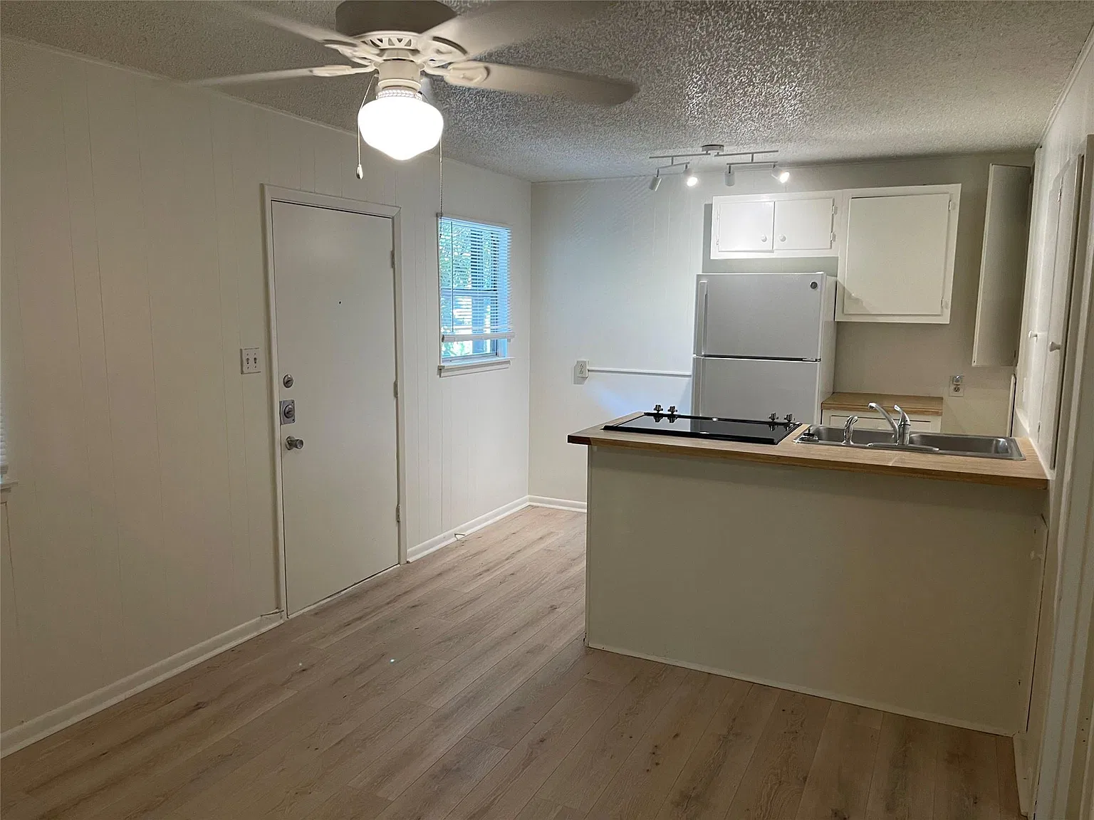 1 bed, 1.0 bath, 420 sqft, $800 — Photo 3