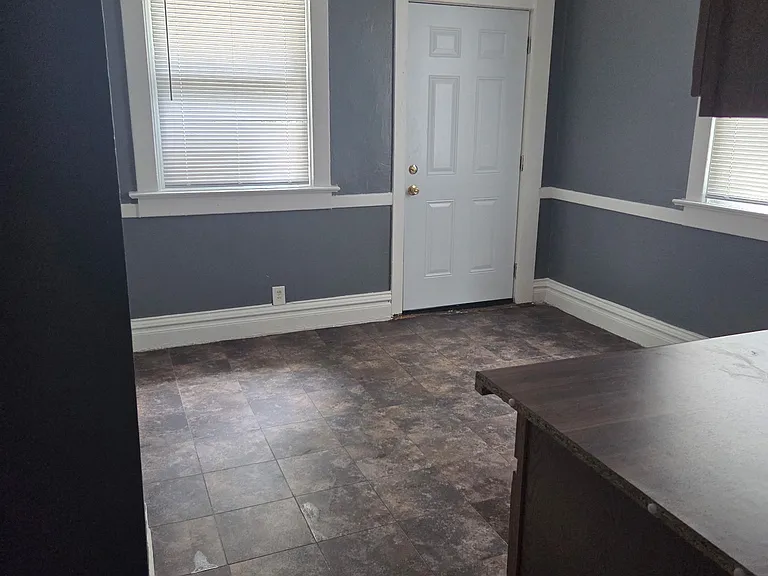 704 E Lasalle St — Photo 3