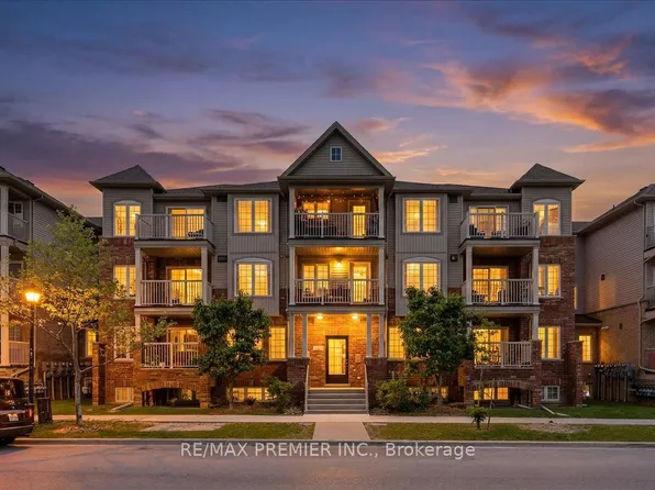 141 Isaac Devins Blvd #8, Toronto, ON M9M 0C4