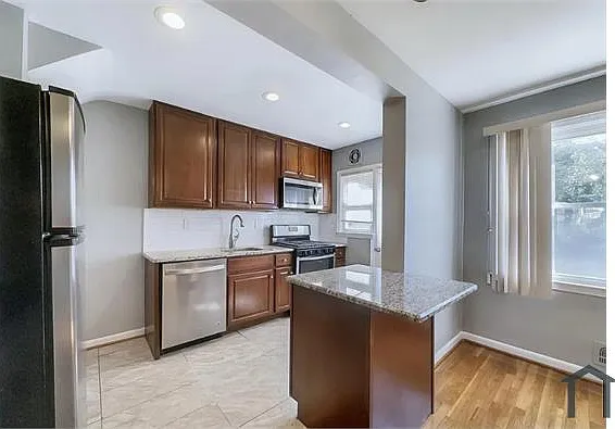4 bed, 1536 sqft, $2,700 — Photo 2