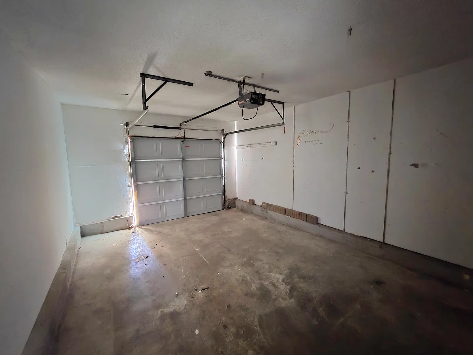 3 bed, 1300 sqft, $1,450 — Photo 4