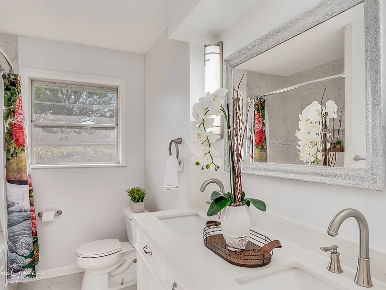 Hall bathroom.