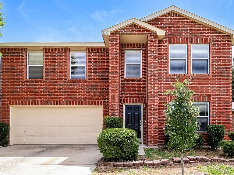 8737 Hunters Point Way — Photo 1
