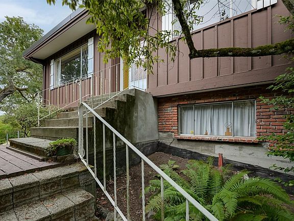 4th image of 3938 Shorncliffe Rd