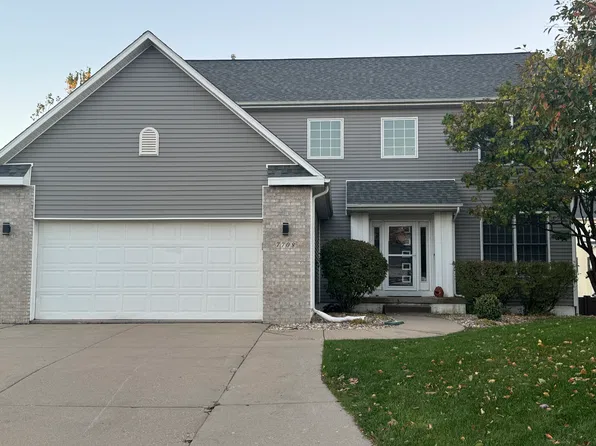 7708 Cody Dr, West Des Moines, IA 50266