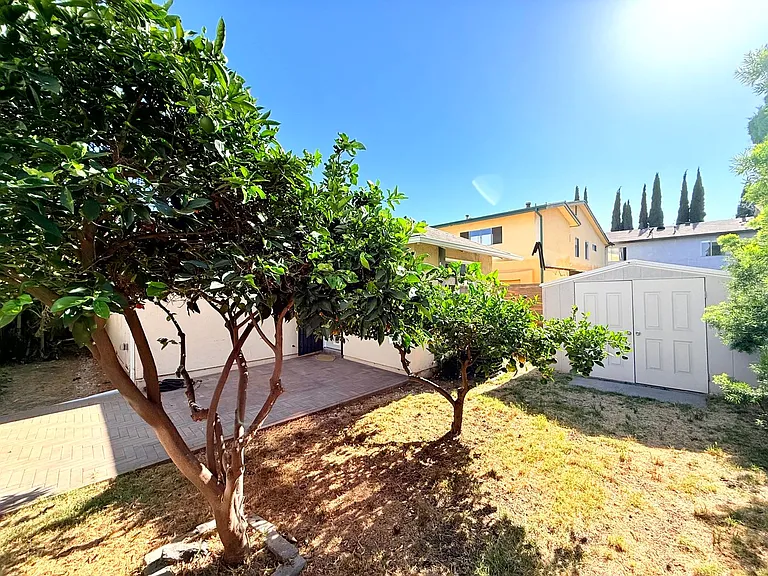 4447 Lockwood Ave — Photo 35