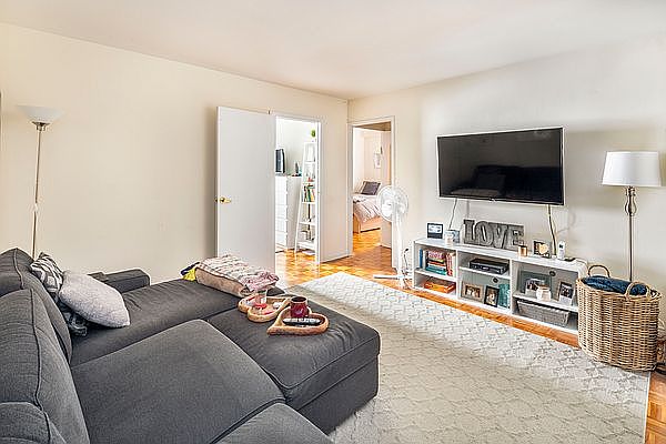 1st image of 401 E 89th St APT 3J