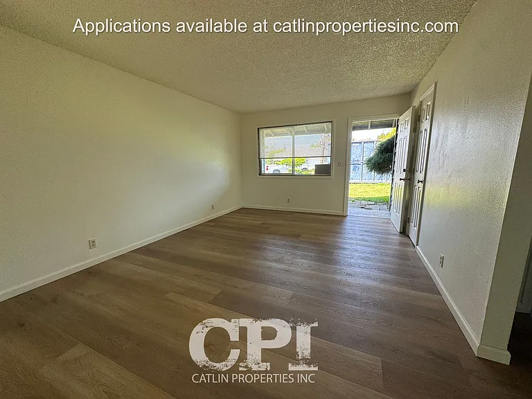 1152 Glenwood St — Photo 4
