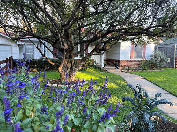 809 N 44th St, Waco, TX 76710