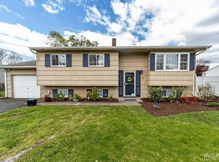 119 Lee Dr, Middlesex, NJ
