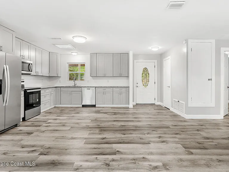 2426 Clemson Dr — Photo 2