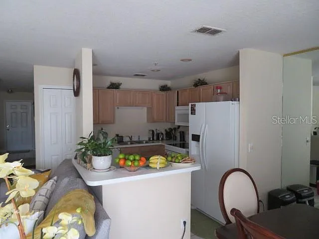 3 bed, 2.5 bath, 1470 sqft, $2,100 — Photo 4