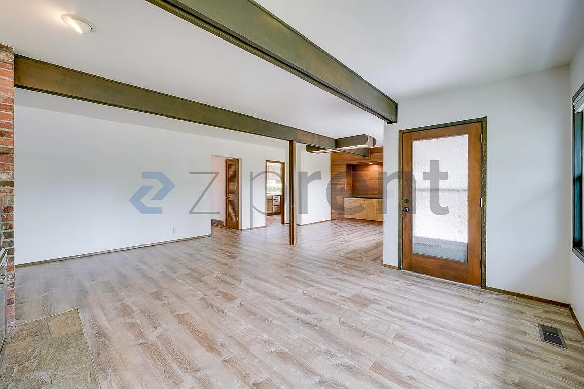 4 bed, 2.5 bath, 1860 sqft, $4,500 — Photo 4