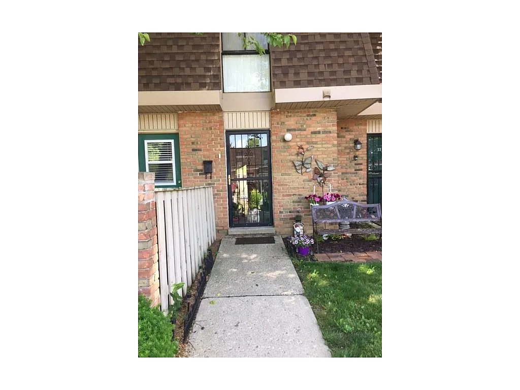 1326 Tishman Ln photo 1
