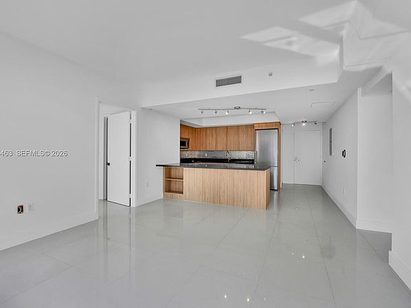 4th image of 92 SW 3rd St APT 3904