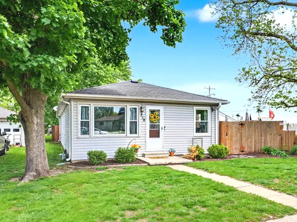 210 North St, Fisher, IL 61843