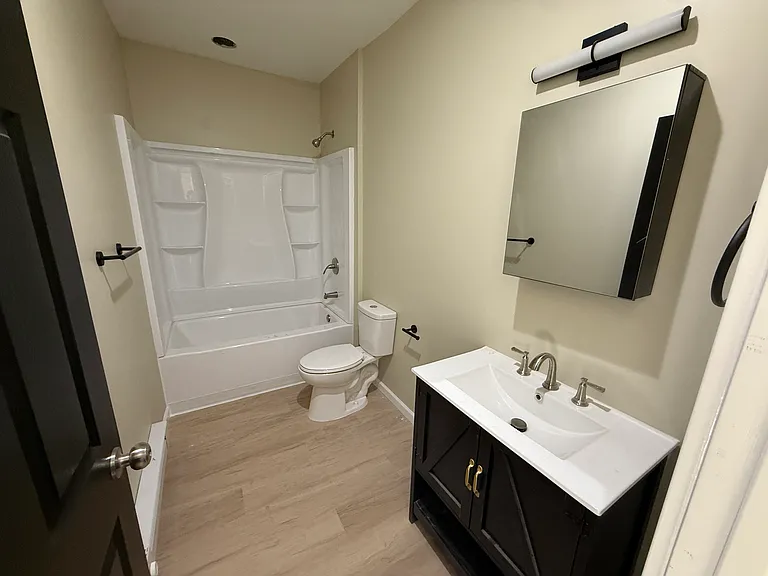 1015 Lancaster Ave #2A — Photo 12