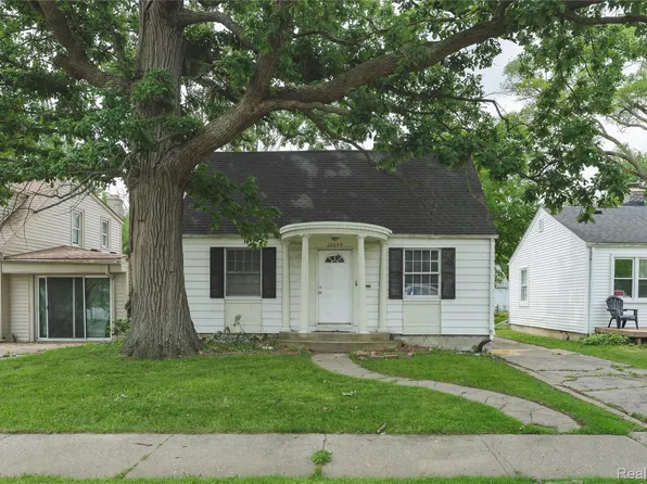 20644 Elkhart St, Harper Woods, MI 48225