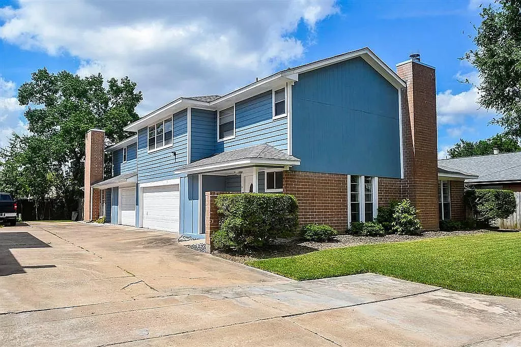3 bed, 2.5 bath, 1750 sqft, $1,749 — Photo 1