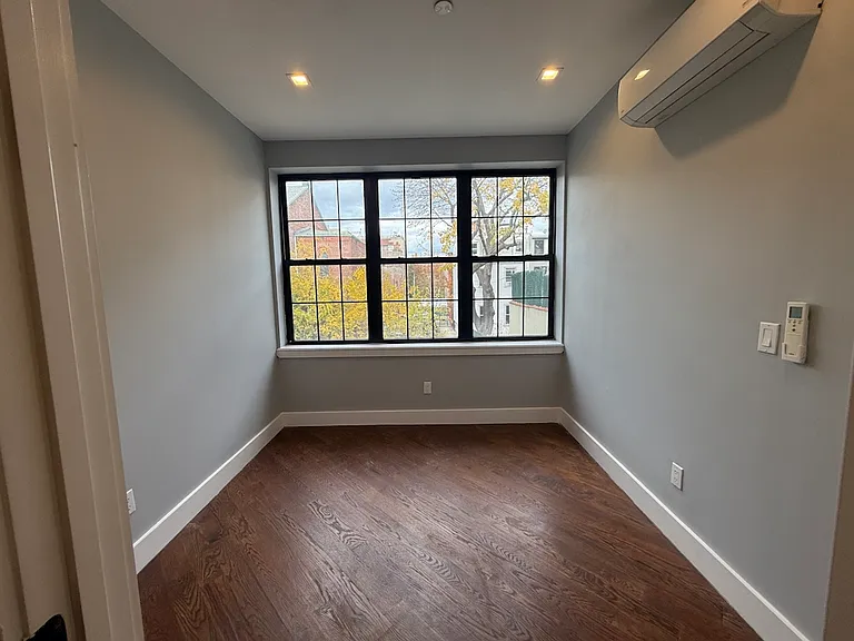 35 Claver Pl #4K — Photo 10