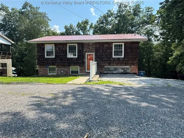 161 Lincoln Hts, Alum Creek, WV 25003