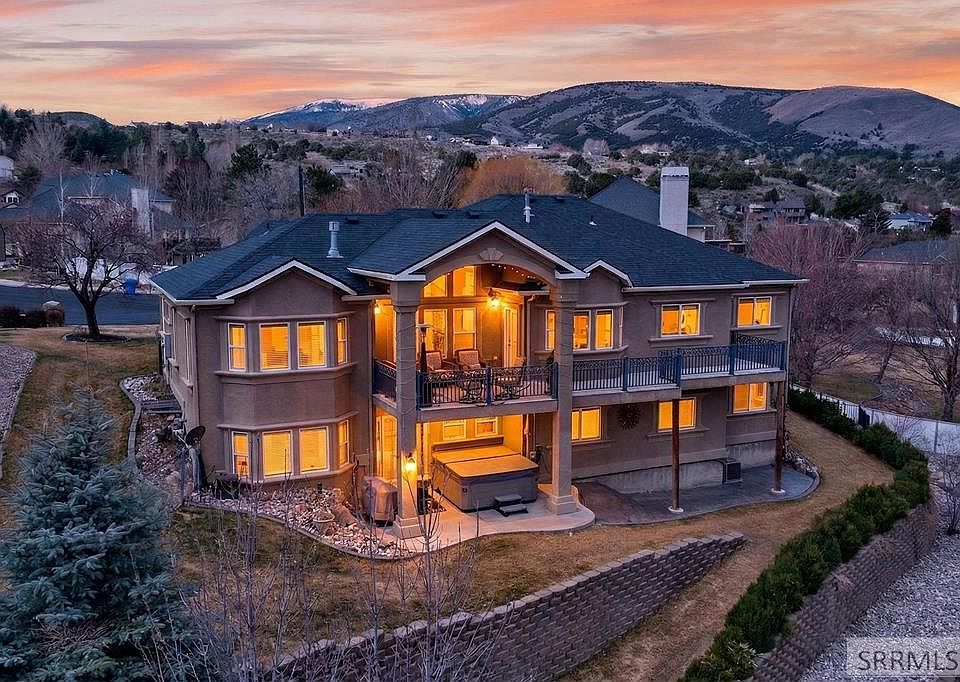 1st image of 788 Creekside Cir