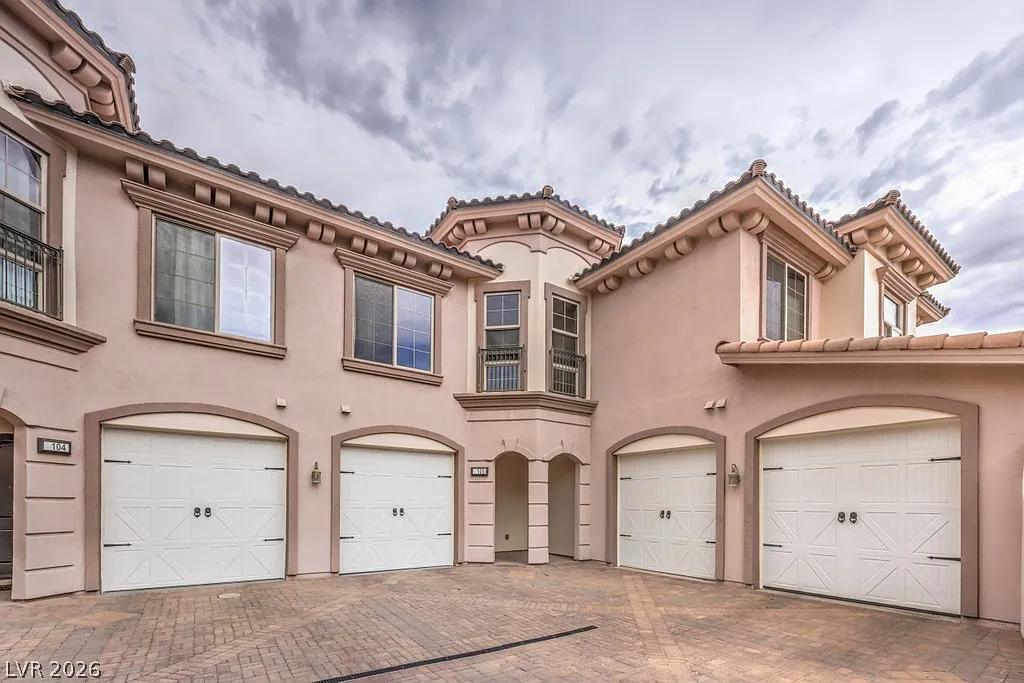 3 bed, 2.5 bath, 1594 sqft, $2,550 — Photo 2