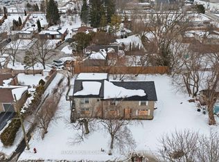 33 Walton Dr, Aurora, ON