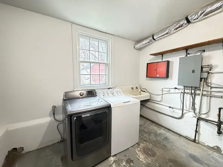 825 Parkway Dr — Photo 28
