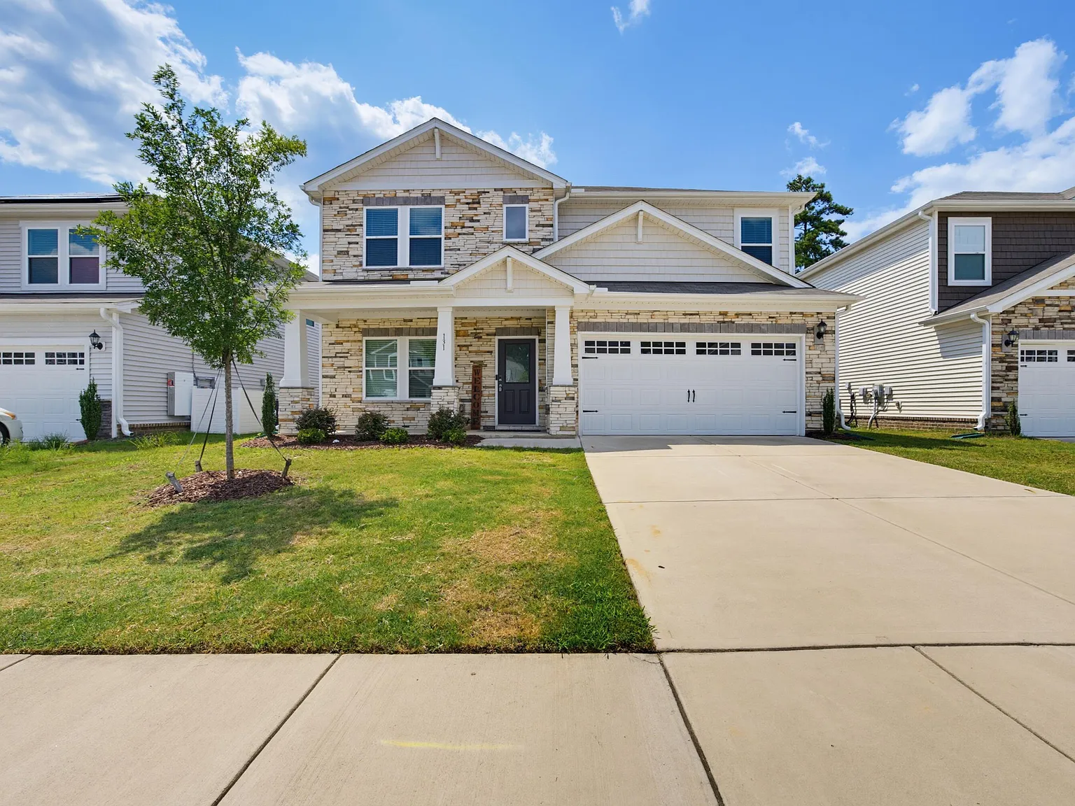 4 bed, 2.5 bath, 2787 sqft, $2,700 — Photo 1