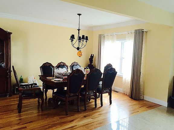 3rd image of 172 Cottage Blvd