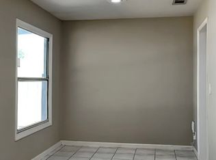 7913 Newcastle Ave, Reseda, CA 91335