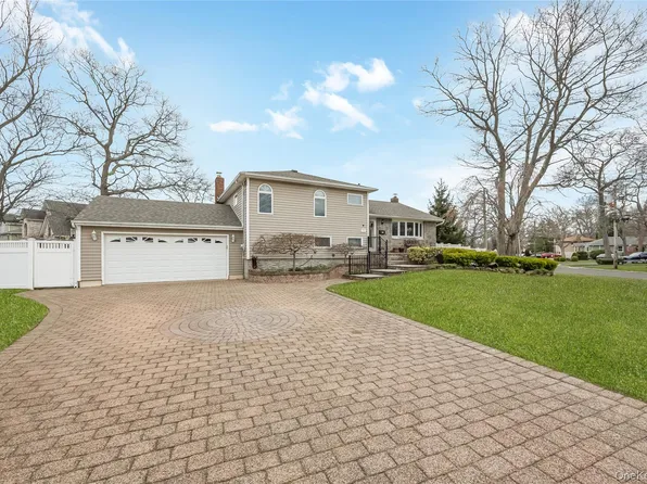 130 West Drive, Massapequa, NY 11758