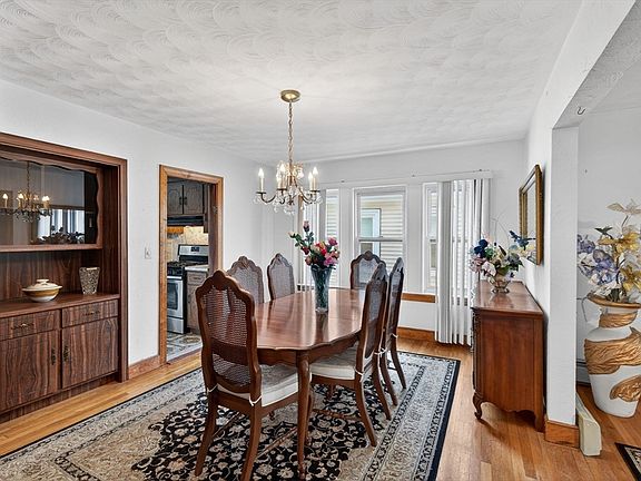 4th image of 53 Sycamore St