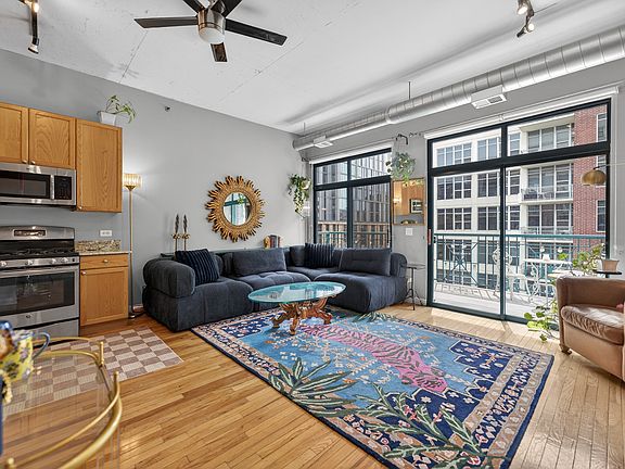 2nd image of 910 W Madison St APT 605