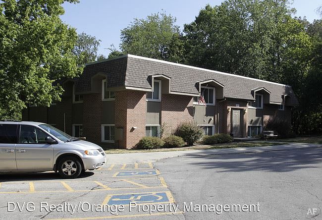 2nd image of 823 James Pkwy APT 8
