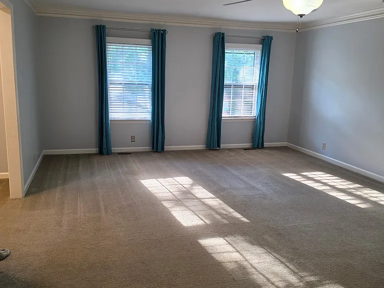 637 Sugartree Ln — Photo 20